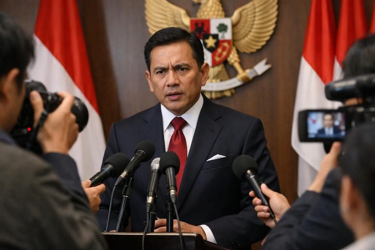 mensesneg menegaskan bahwa hotman tidak boleh melibatkan presiden dalam kasus febrie adriansyah, menjaga integritas dan fokus penyelesaian masalah hukum.